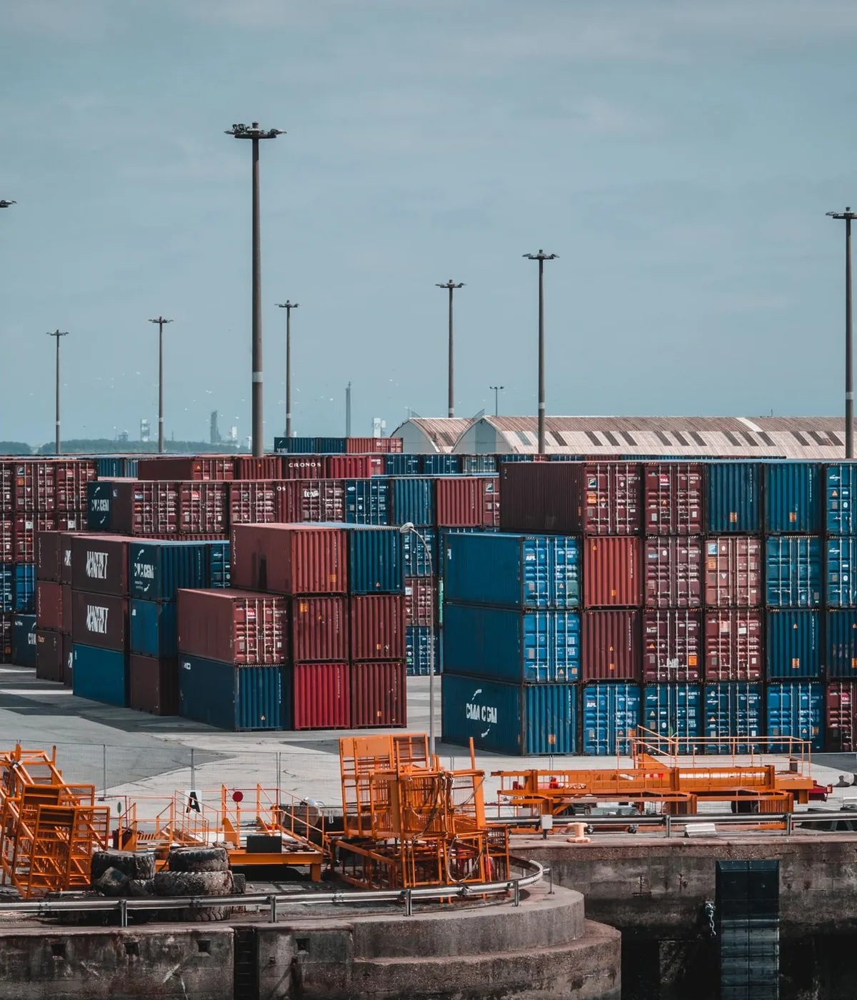 Illustrative industrial cargo containers for the Shenzhen export-base discussion